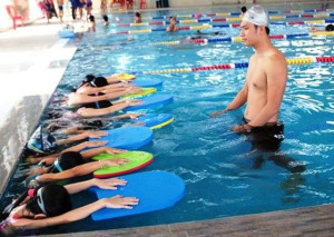 Tăng cường kỹ năng học bơi cho trẻ em vào dịp hè