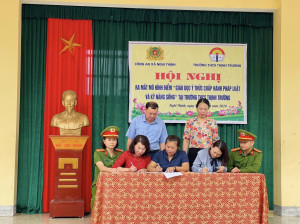Công an xã Nghi Thịnh phối hợp với Trường THCS Thịnh Trường tổ chức Hội nghị ra mắt mô hình "Giáo dục ý thức chấp hành pháp luật và kỹ năng sống" tại Trường THCS Thịnh Trường.